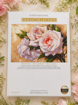 Dimensions 35247 White Roses &mdash; набір для вишивання хрестиком &laquo;Білі троянди&raquo;, серія Gold Collection